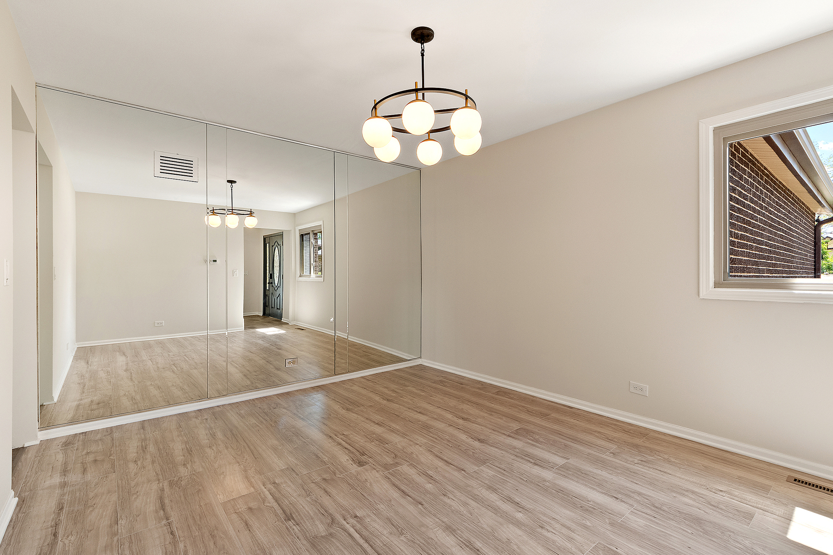 9733 S Cambridge Court, Palos Hills, IL 60465