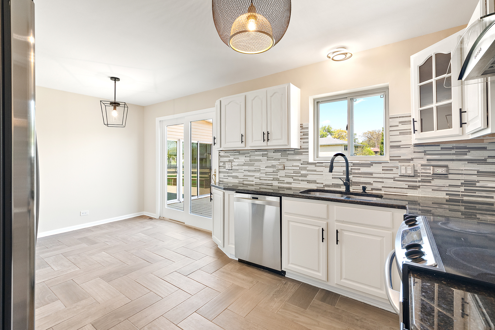 9733 S Cambridge Court, Palos Hills, IL 60465