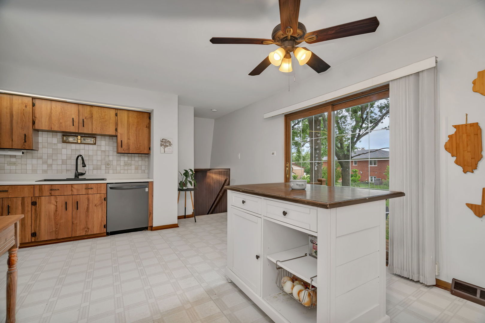 15425 Pine Drive, Oak Forest, IL 60452