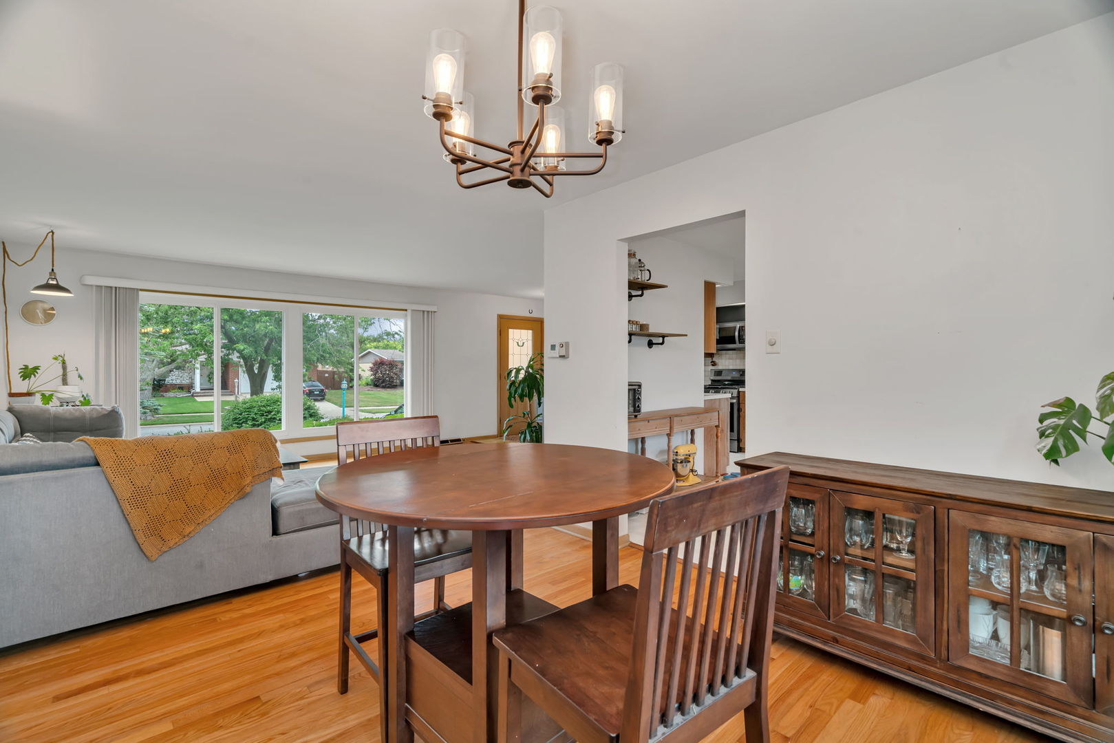 15425 Pine Drive, Oak Forest, IL 60452