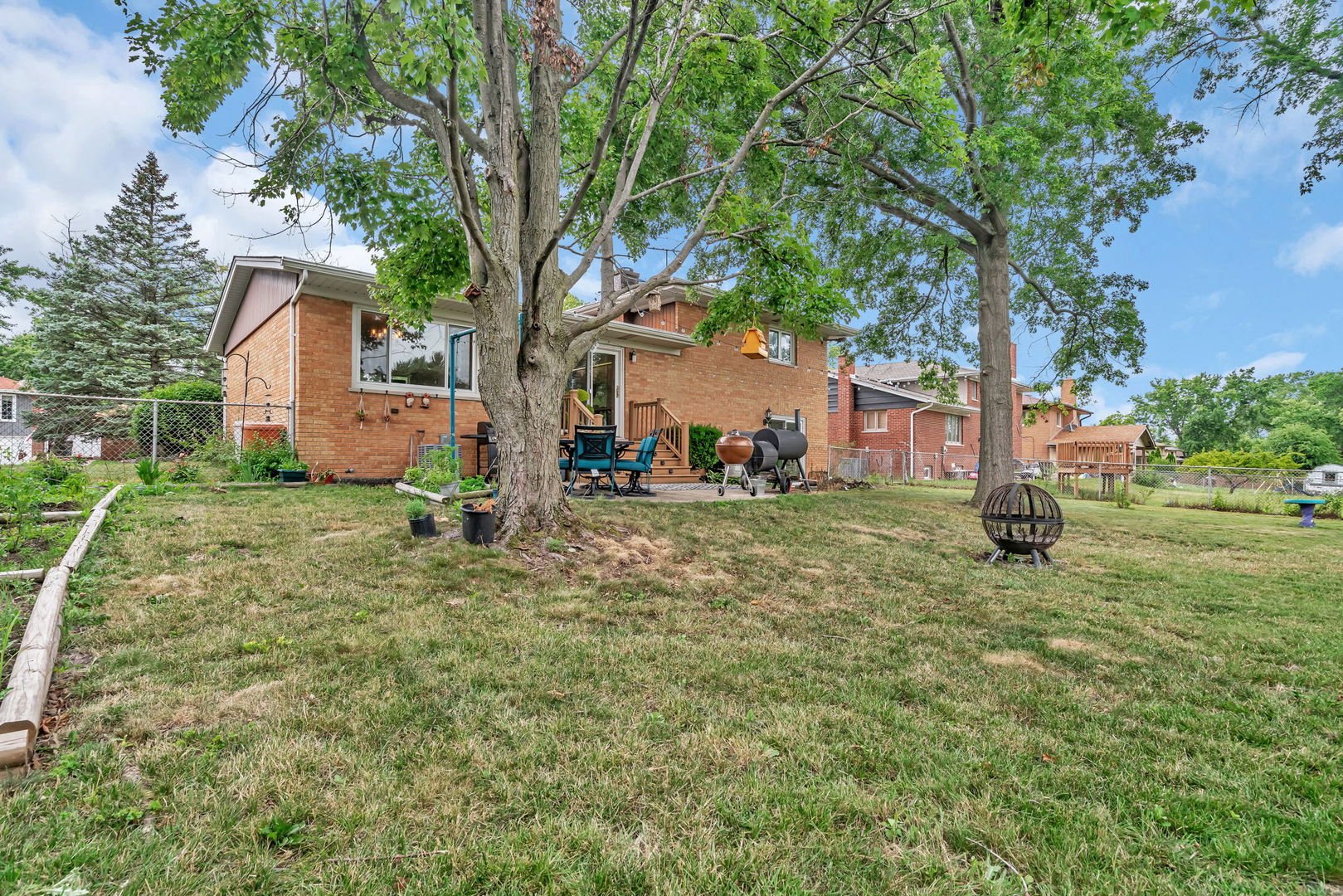 15425 Pine Drive, Oak Forest, IL 60452