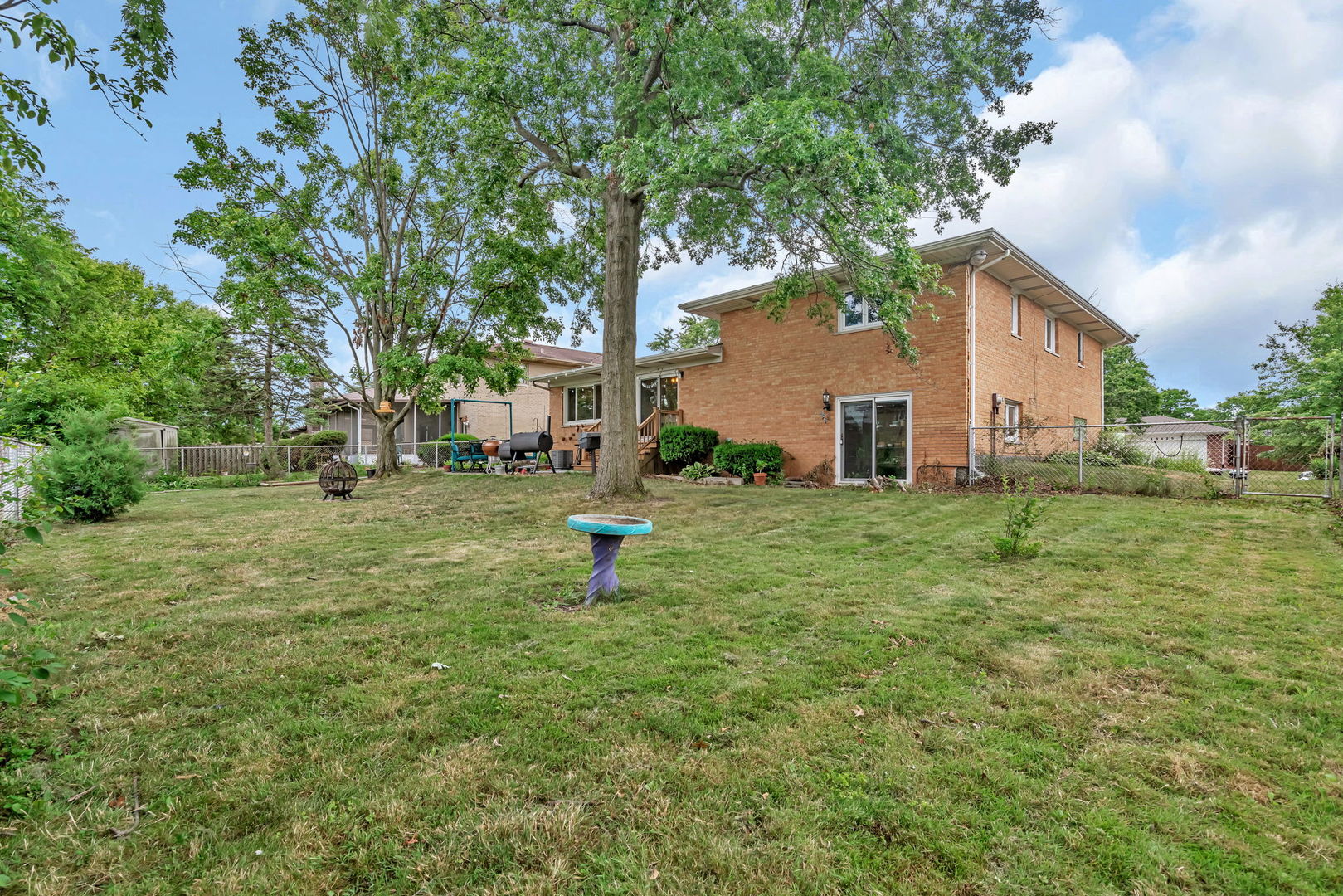 15425 Pine Drive, Oak Forest, IL 60452