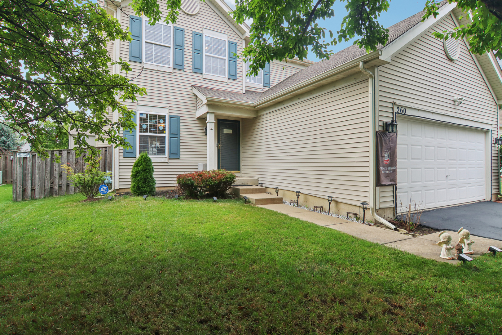 260 Breckenridge Drive, Gilberts, IL 60136