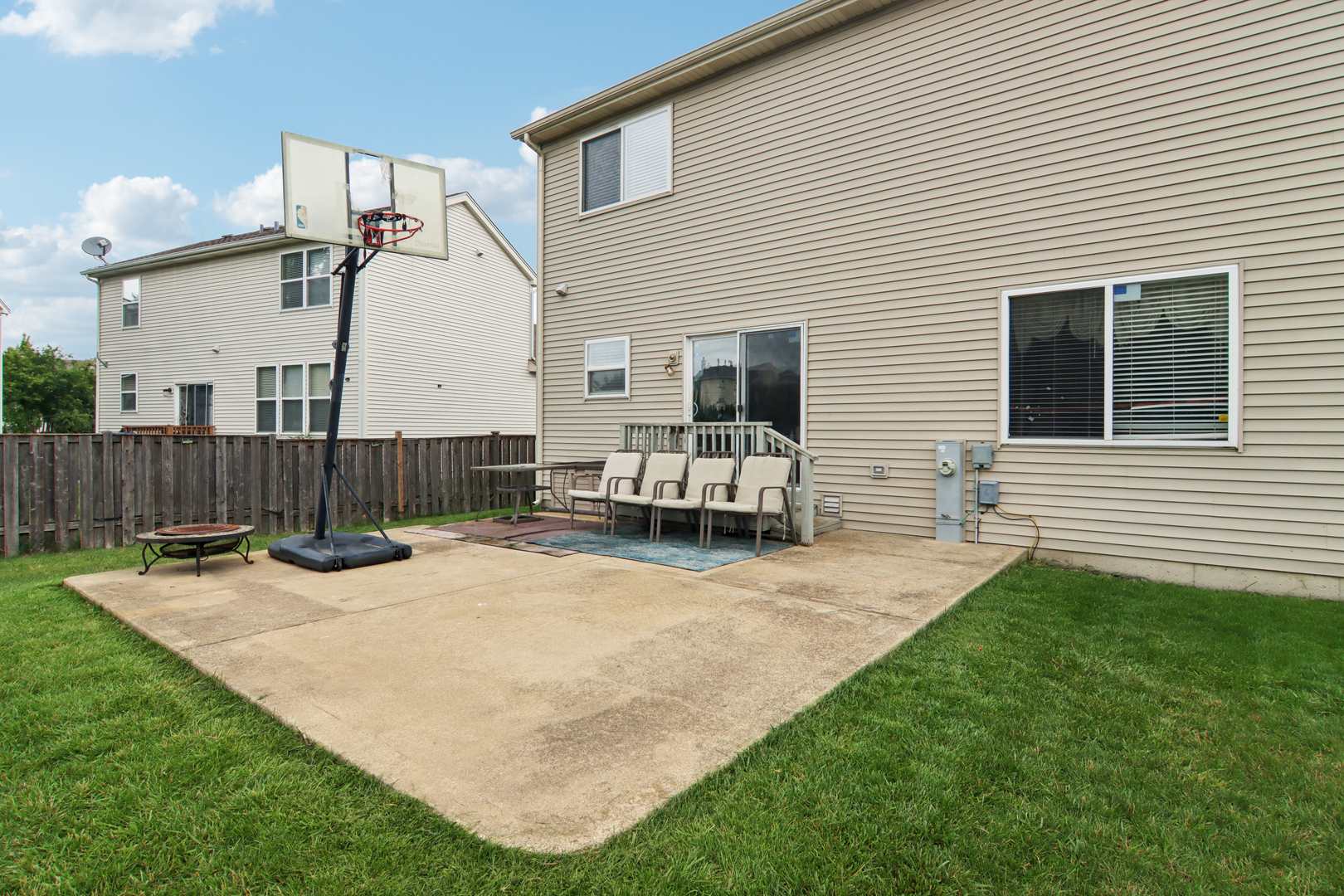 260 Breckenridge Drive, Gilberts, IL 60136