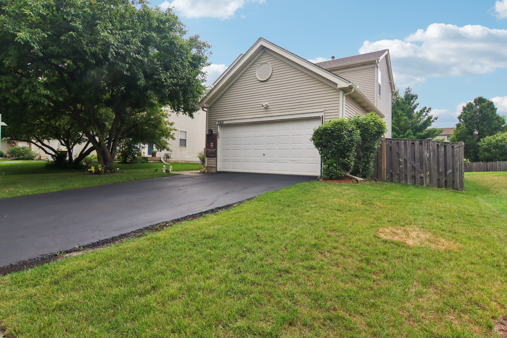 260 Breckenridge Drive, Gilberts, IL 60136