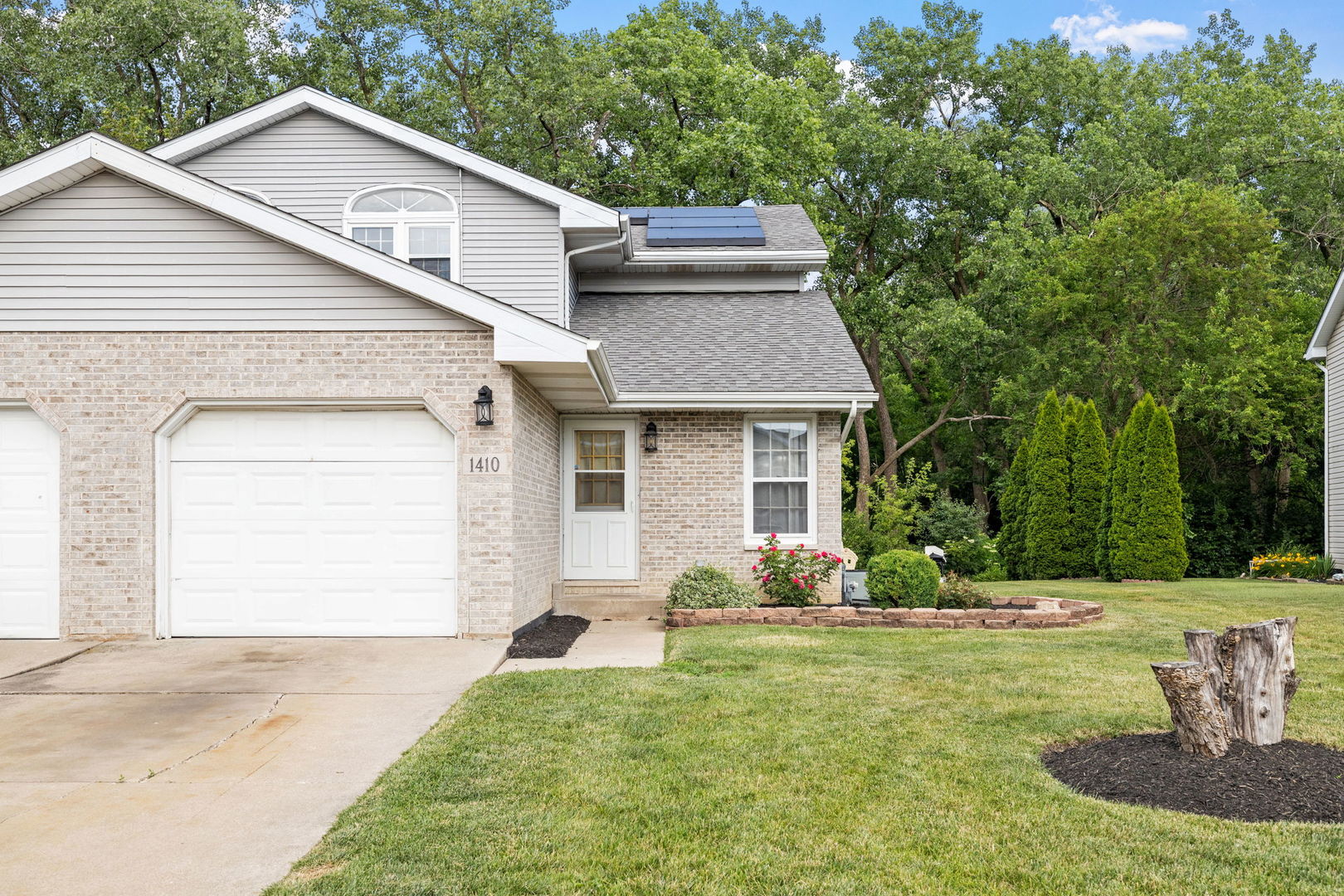 1410 Strawberry Hill Drive, Lockport, IL 60441