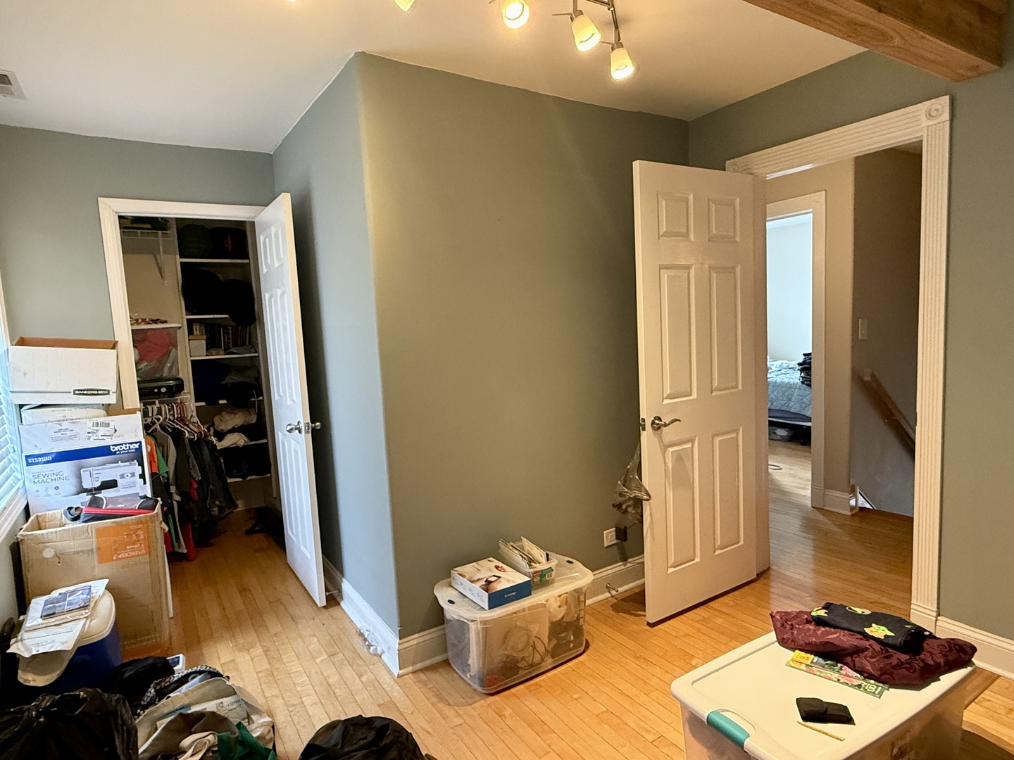 7555 N Rogers Avenue, Chicago, IL 60626