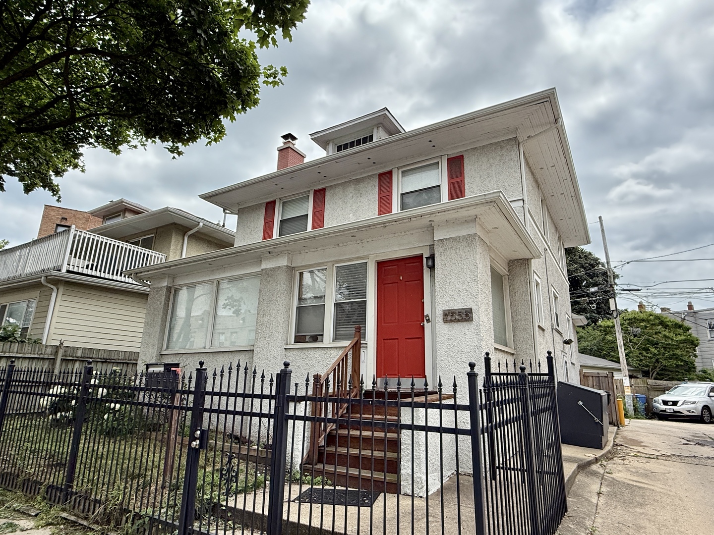 7555 N Rogers Avenue, Chicago, IL 60626