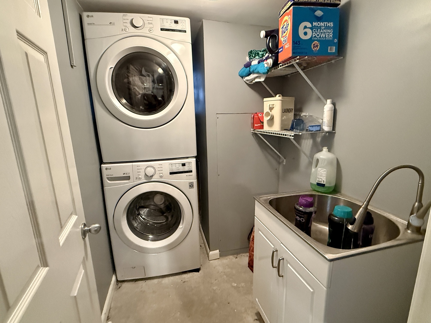 7555 N Rogers Avenue, Chicago, IL 60626