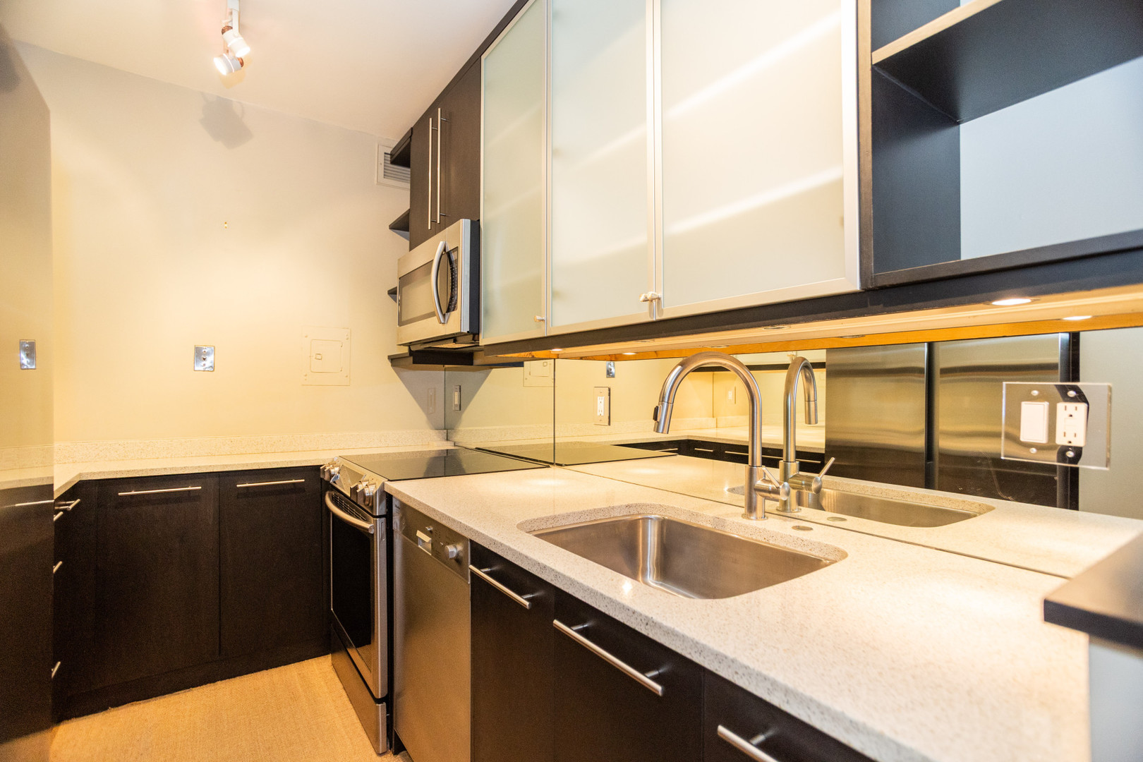 1325 N State Parkway #8D, Chicago, IL 60610