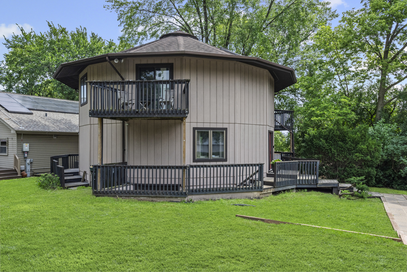 27W680 Warrenville Road, Warrenville, IL 60555
