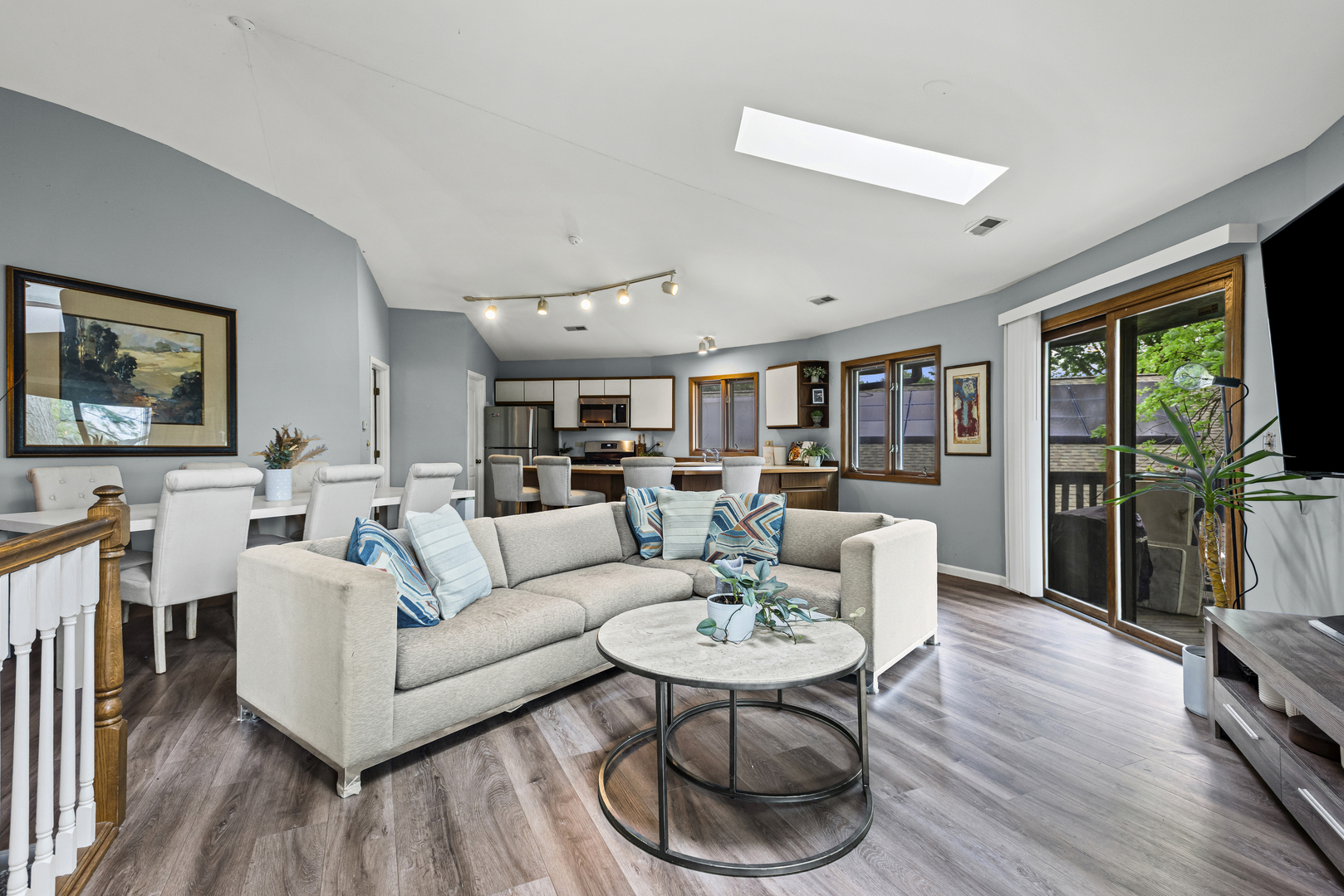 27W680 Warrenville Road, Warrenville, IL 60555