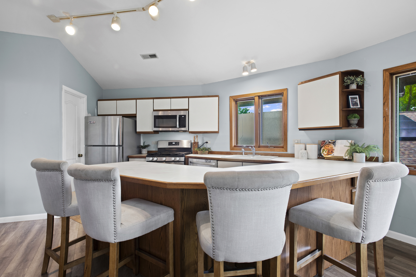 27W680 Warrenville Road, Warrenville, IL 60555