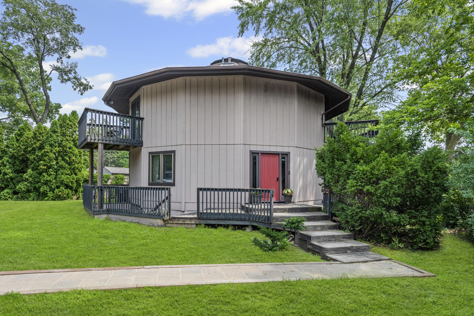 27W680 Warrenville Road, Warrenville, IL 60555