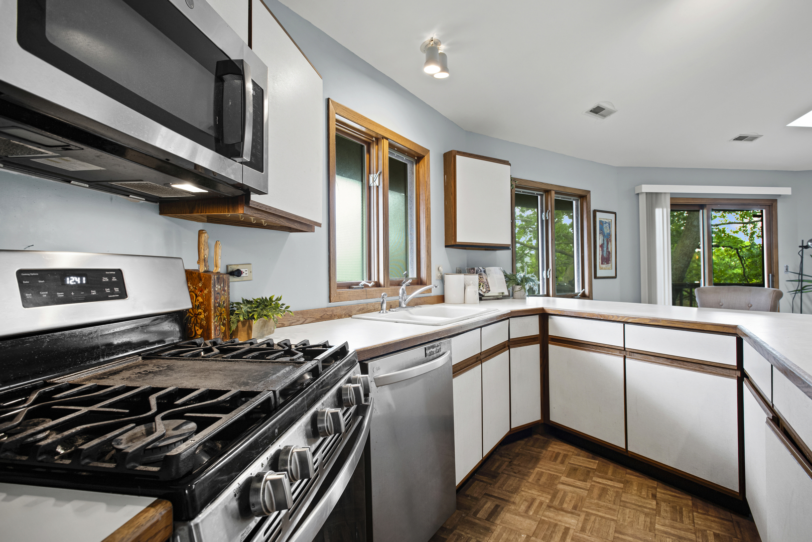 27W680 Warrenville Road, Warrenville, IL 60555