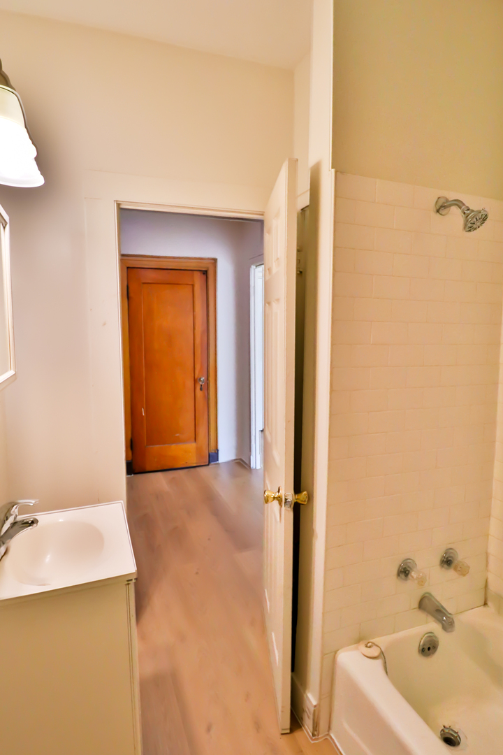 3302 Kenilworth Avenue #306, Berwyn, IL 60402