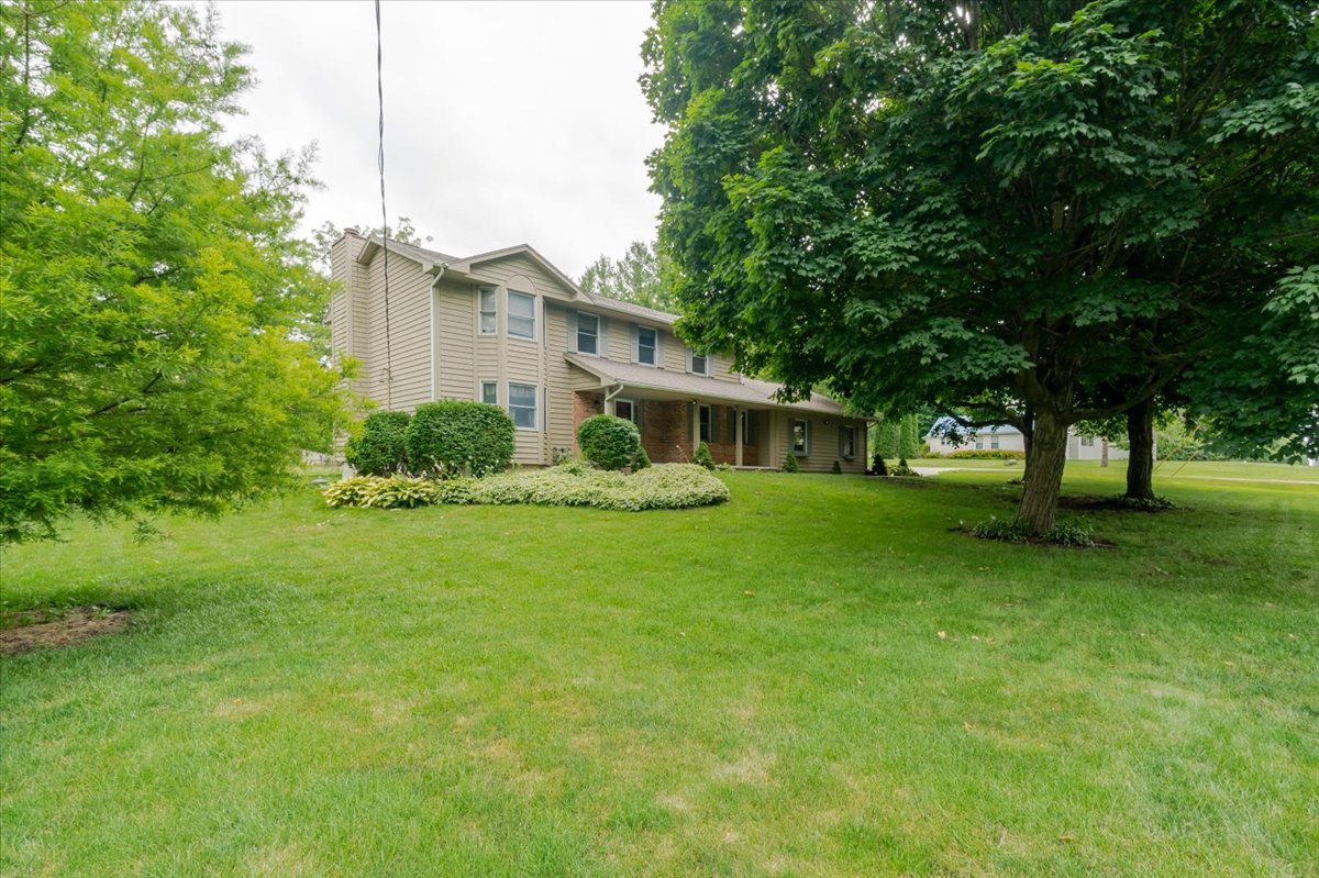 201 N Broadway Street, Hudson, IL 61748