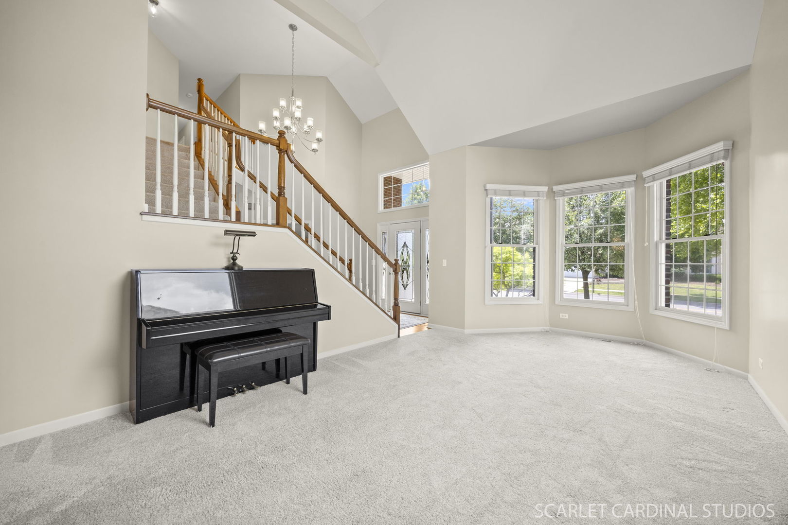 805 W Thornwood Drive, South Elgin, IL 60177