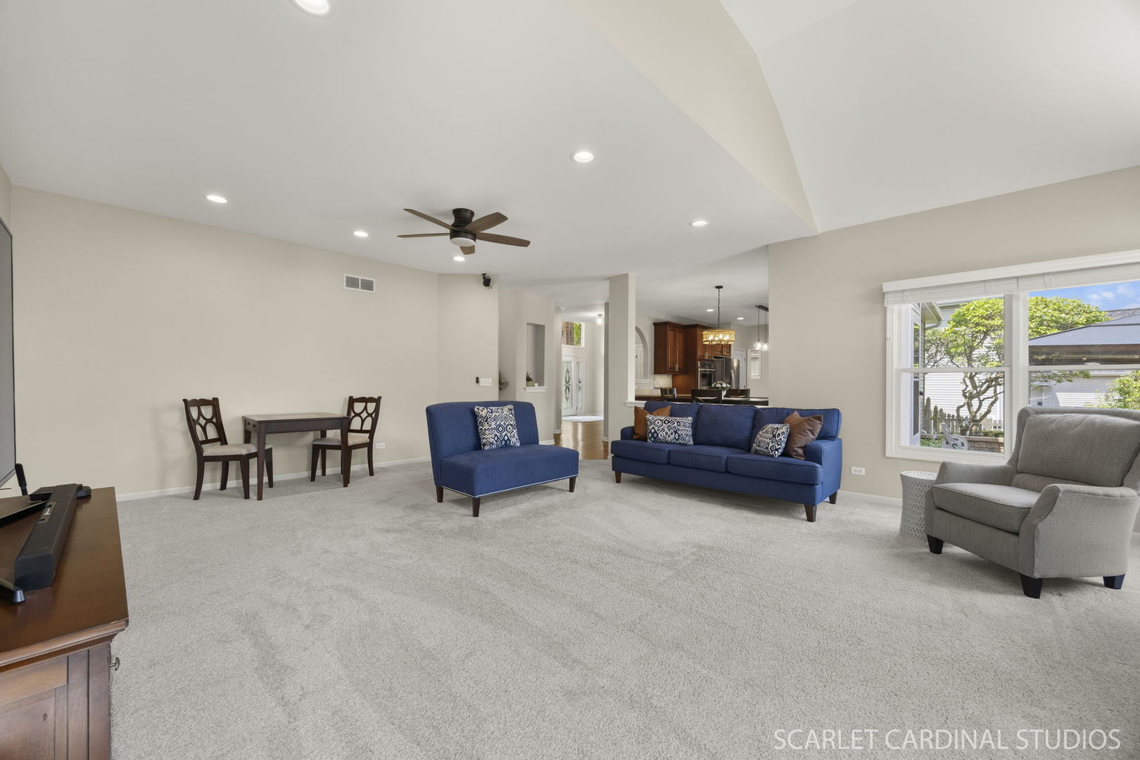 805 W Thornwood Drive, South Elgin, IL 60177