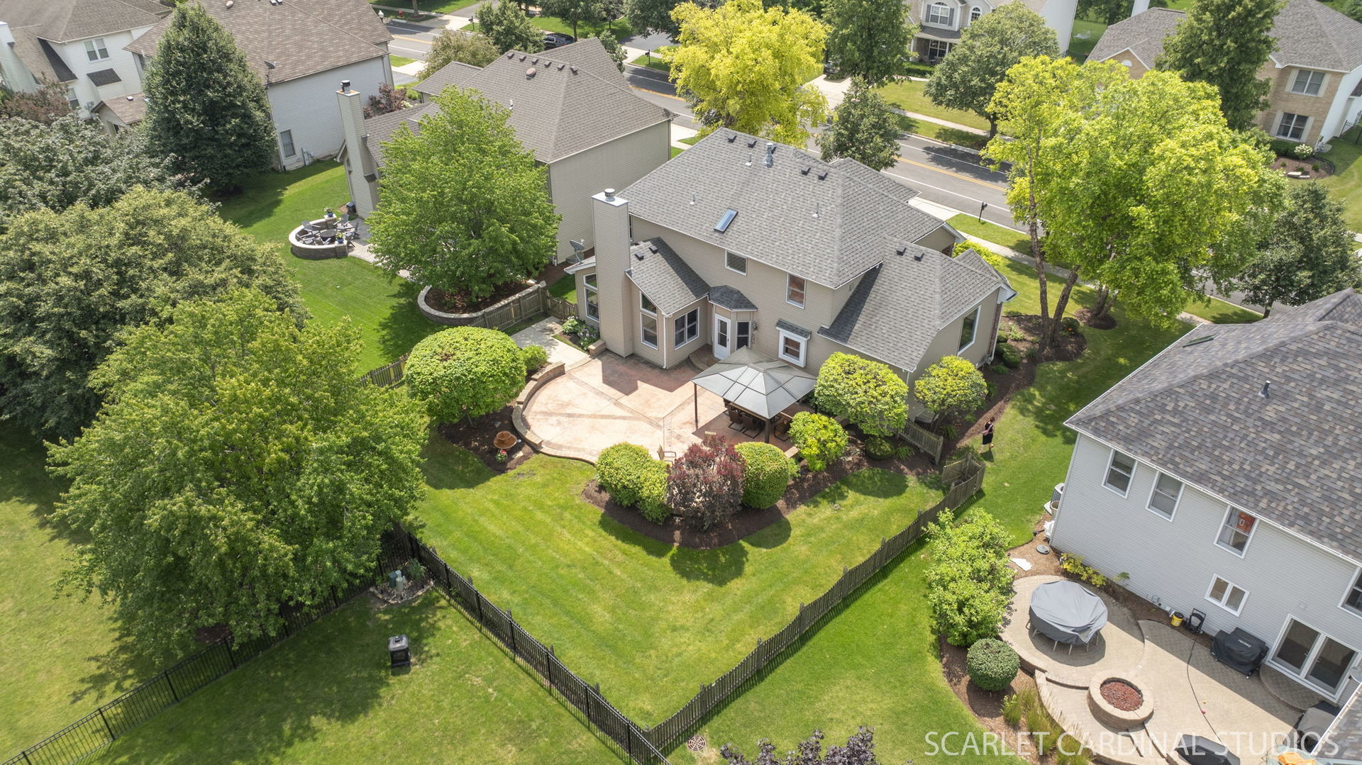 805 W Thornwood Drive, South Elgin, IL 60177