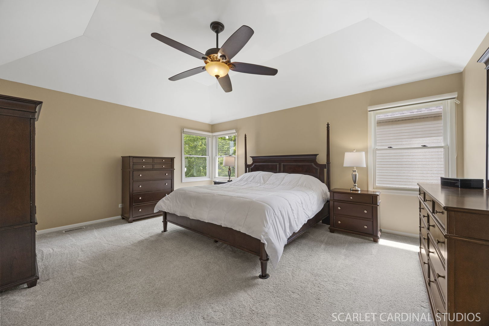 805 W Thornwood Drive, South Elgin, IL 60177