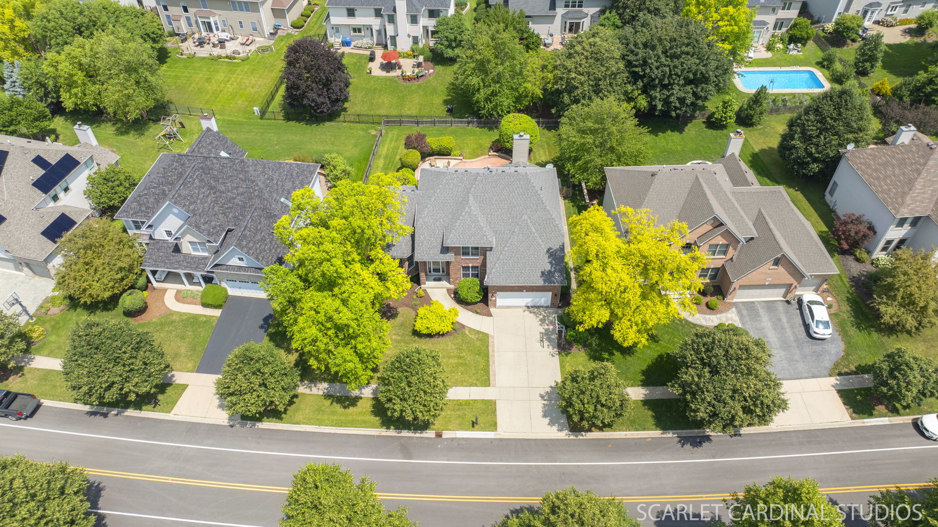 805 W Thornwood Drive, South Elgin, IL 60177