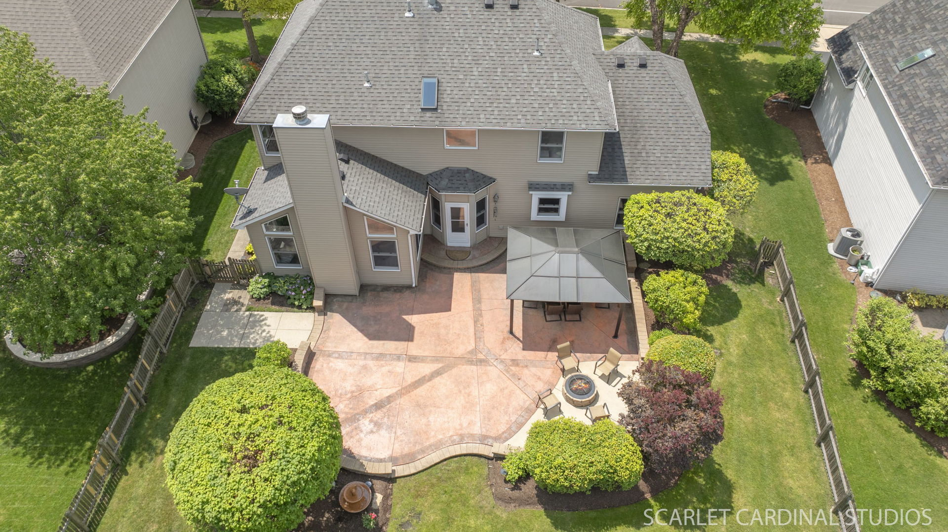 805 W Thornwood Drive, South Elgin, IL 60177