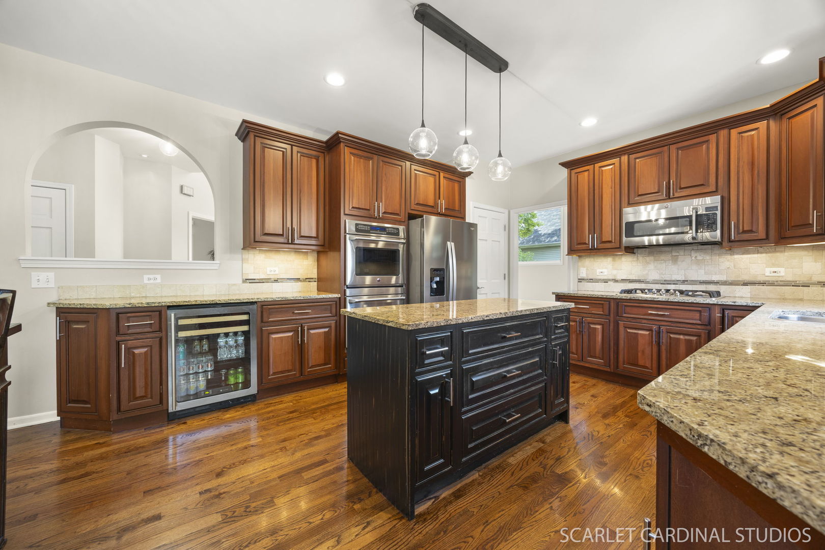 805 W Thornwood Drive, South Elgin, IL 60177