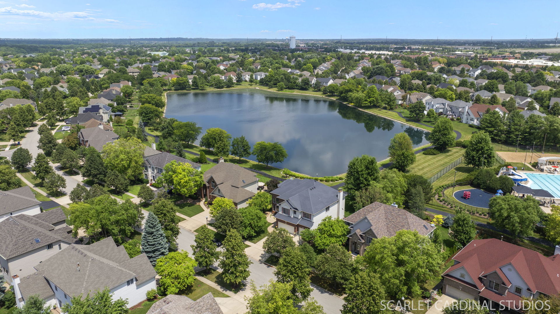805 W Thornwood Drive, South Elgin, IL 60177
