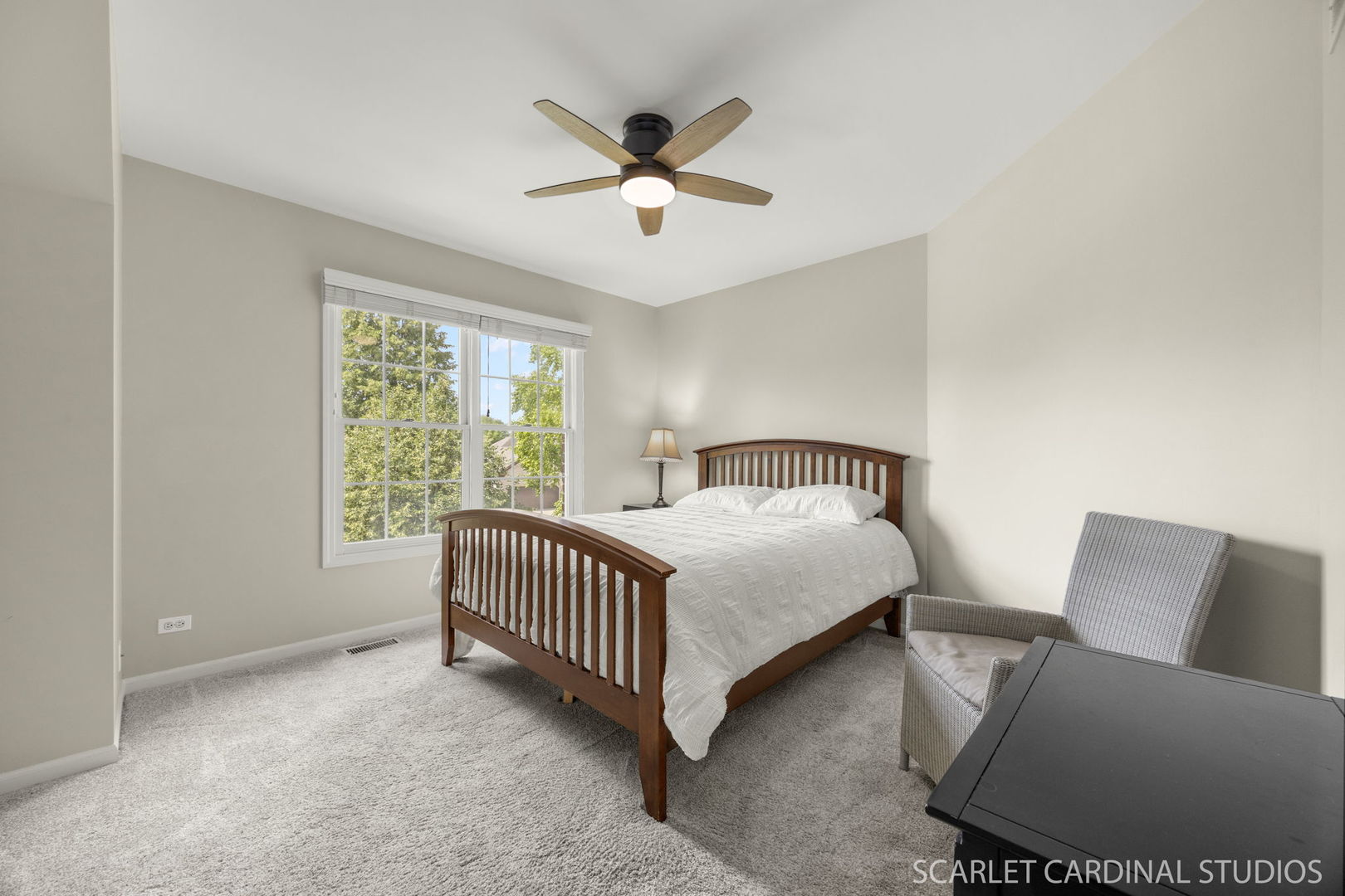 805 W Thornwood Drive, South Elgin, IL 60177