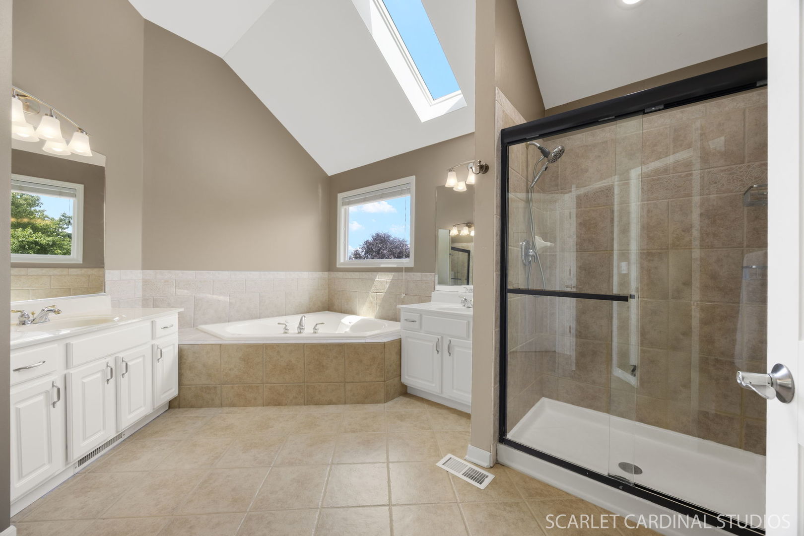 805 W Thornwood Drive, South Elgin, IL 60177