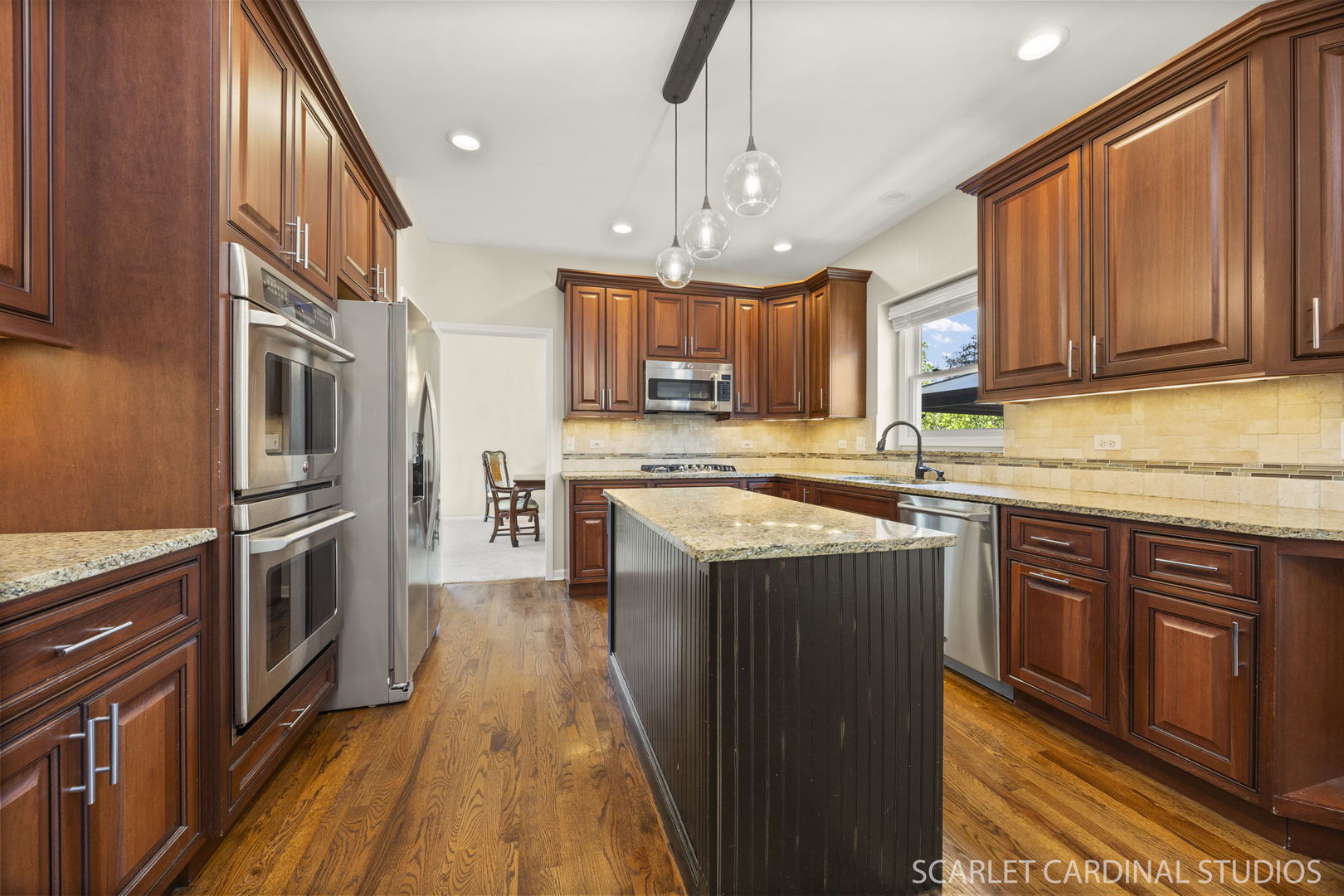 805 W Thornwood Drive, South Elgin, IL 60177