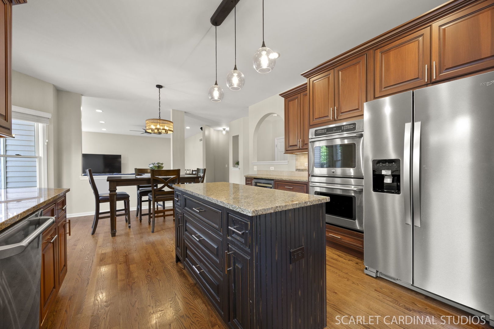 805 W Thornwood Drive, South Elgin, IL 60177