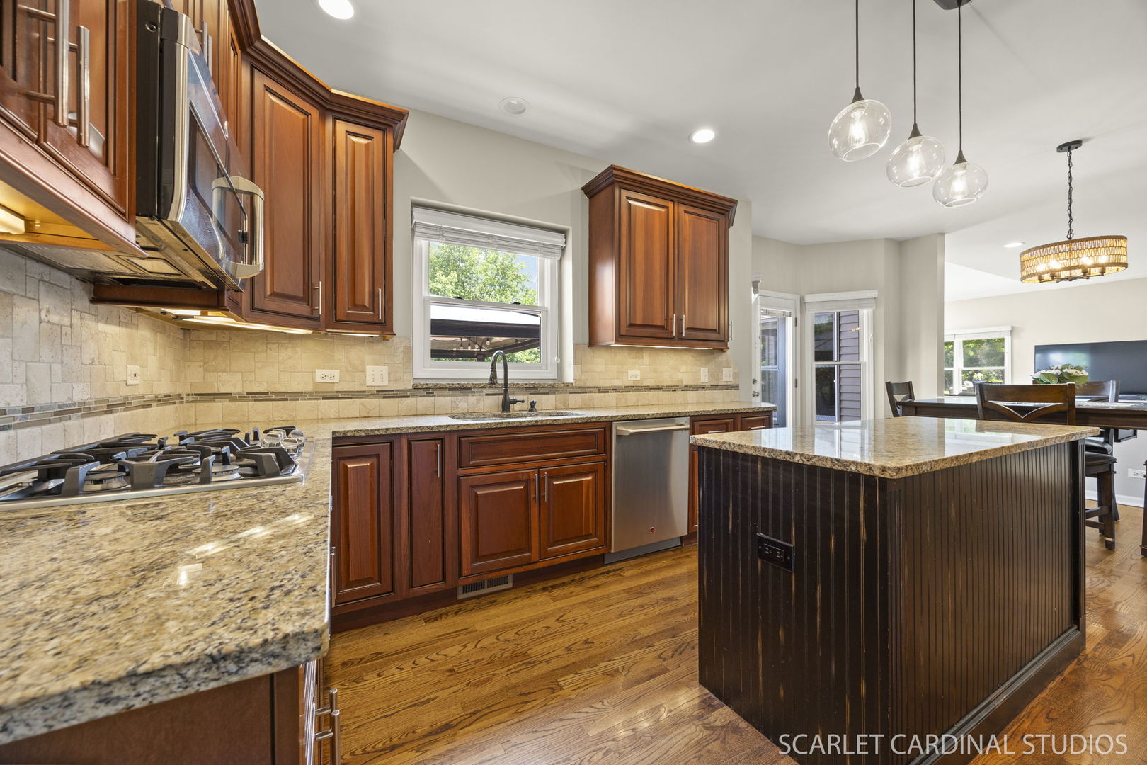 805 W Thornwood Drive, South Elgin, IL 60177