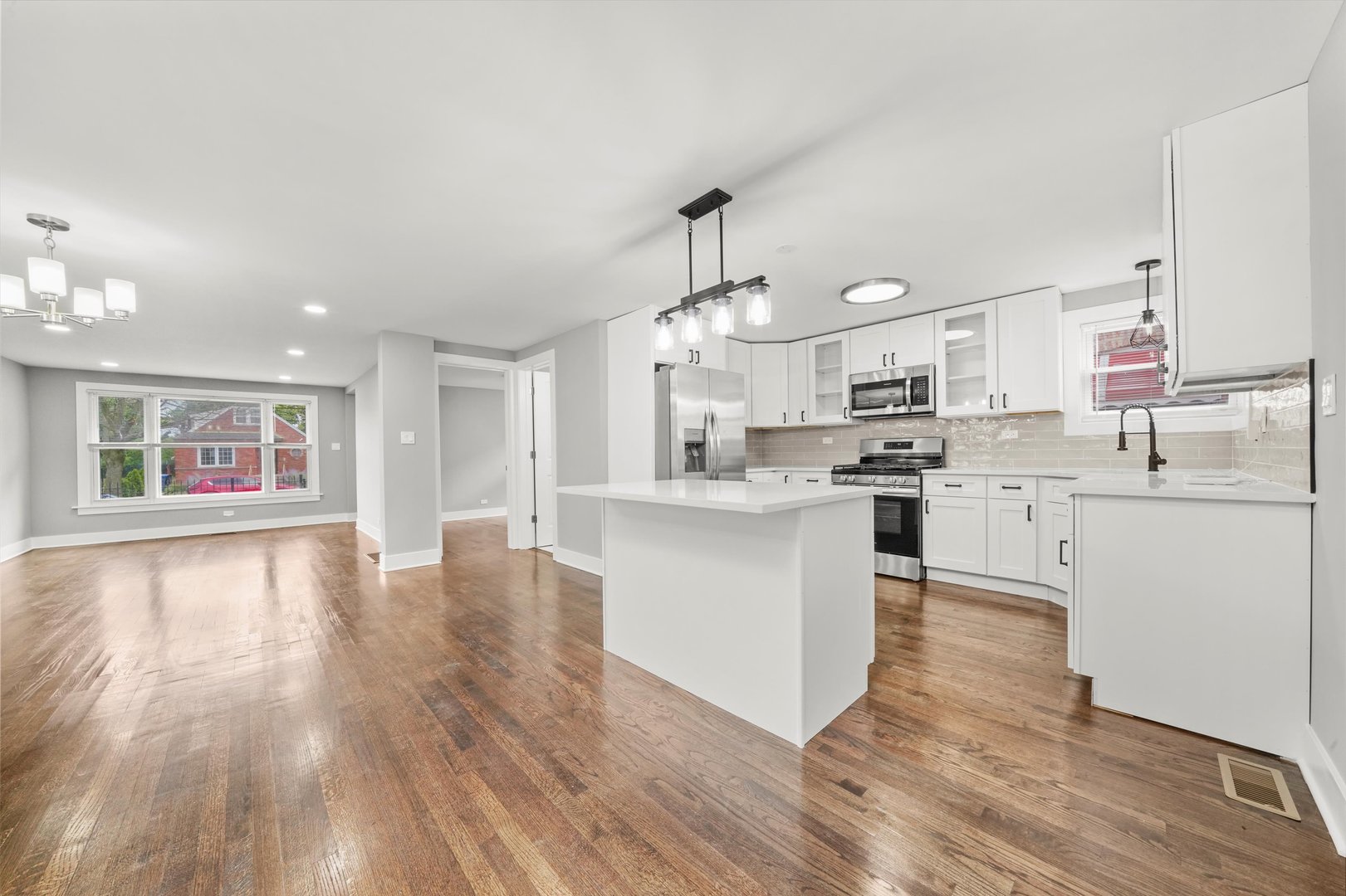 819 E 98th Place, Chicago, IL 60628