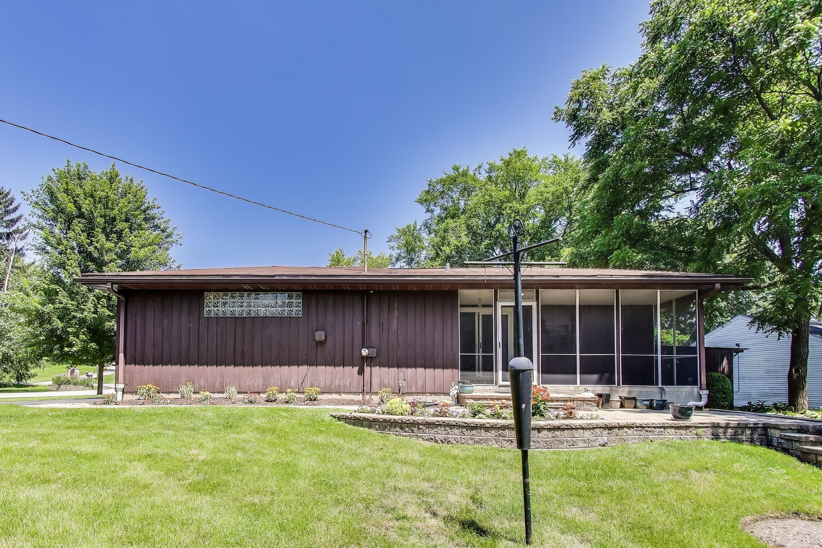 107 Brookside Court, Libertyville, IL 60048