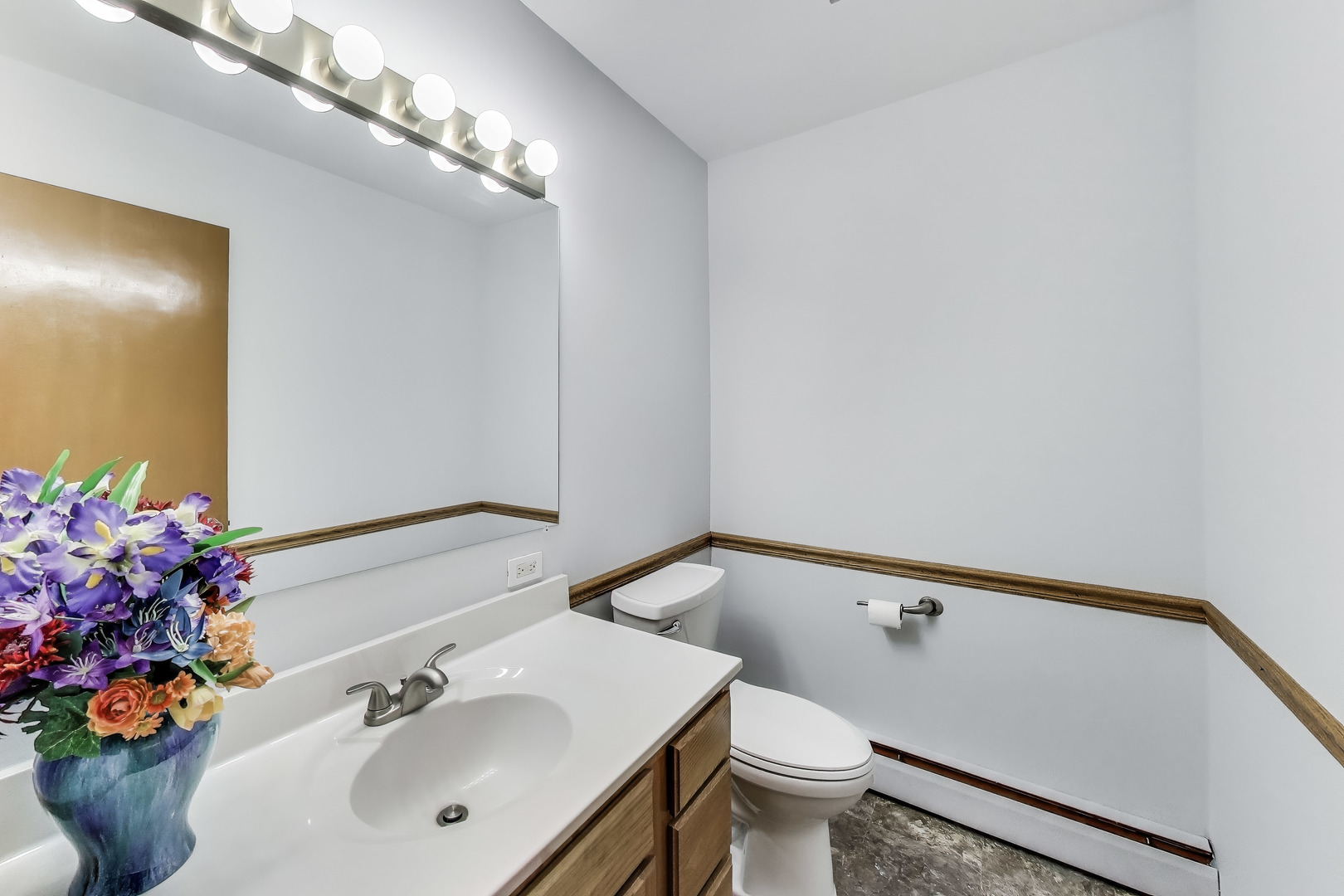 107 Brookside Court, Libertyville, IL 60048
