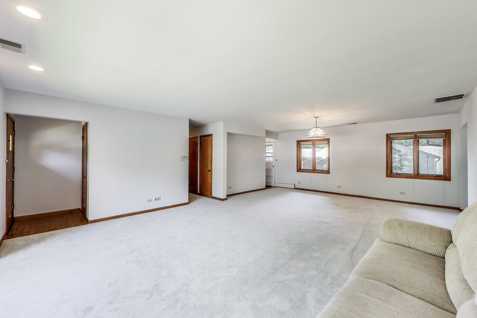 107 Brookside Court, Libertyville, IL 60048