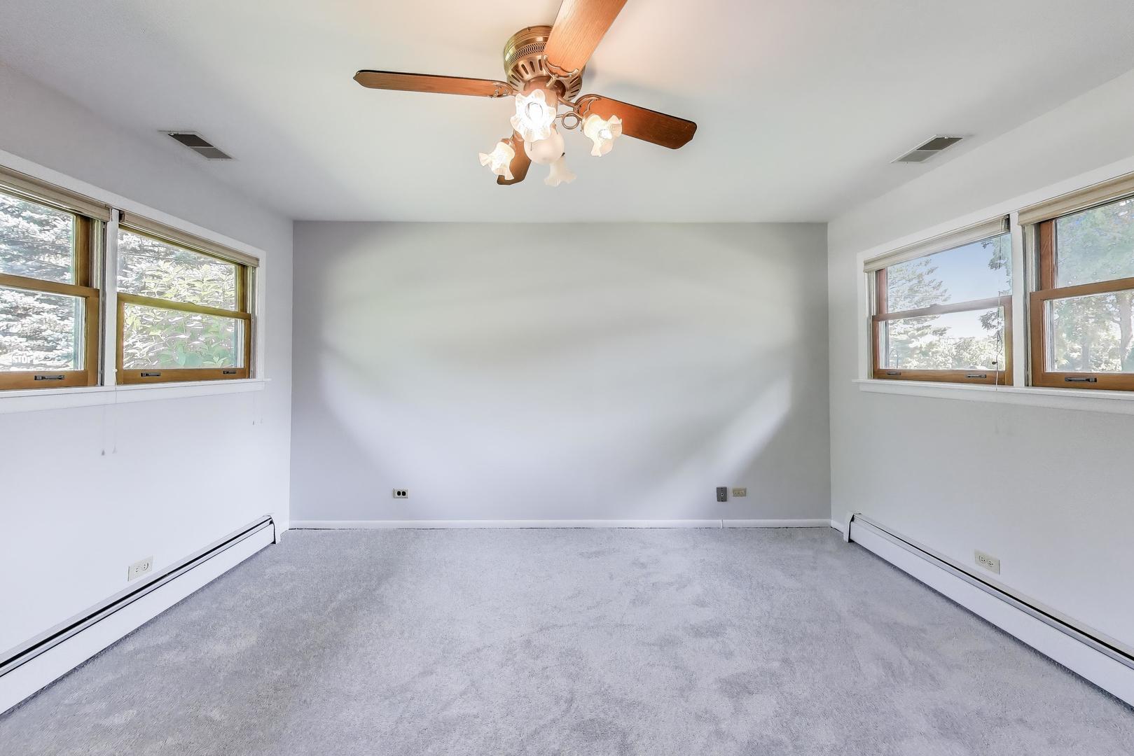 107 Brookside Court, Libertyville, IL 60048