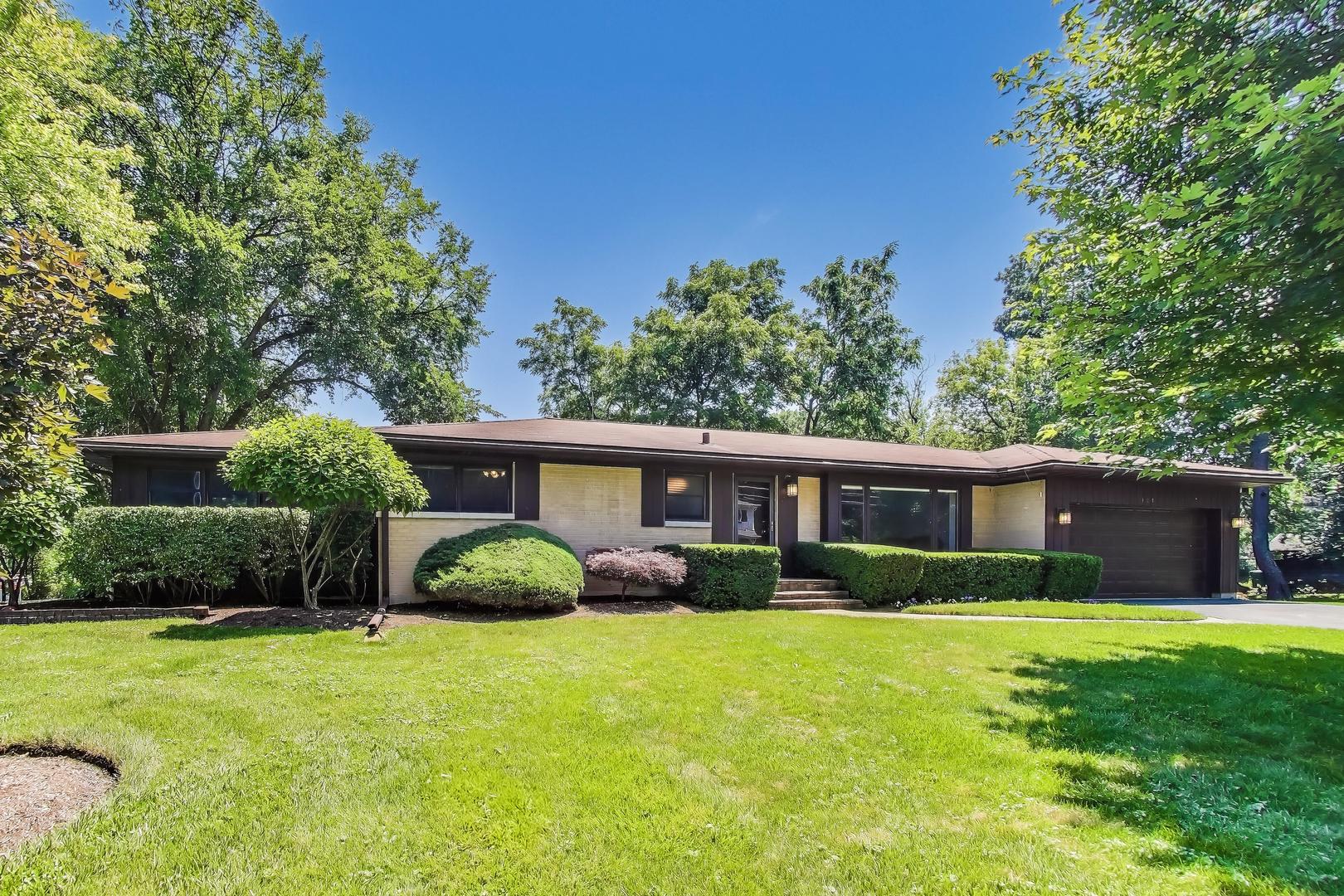 107 Brookside Court, Libertyville, IL 60048