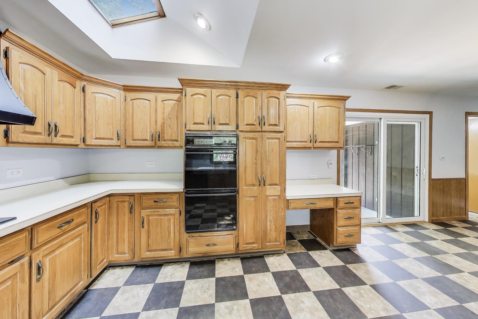 107 Brookside Court, Libertyville, IL 60048