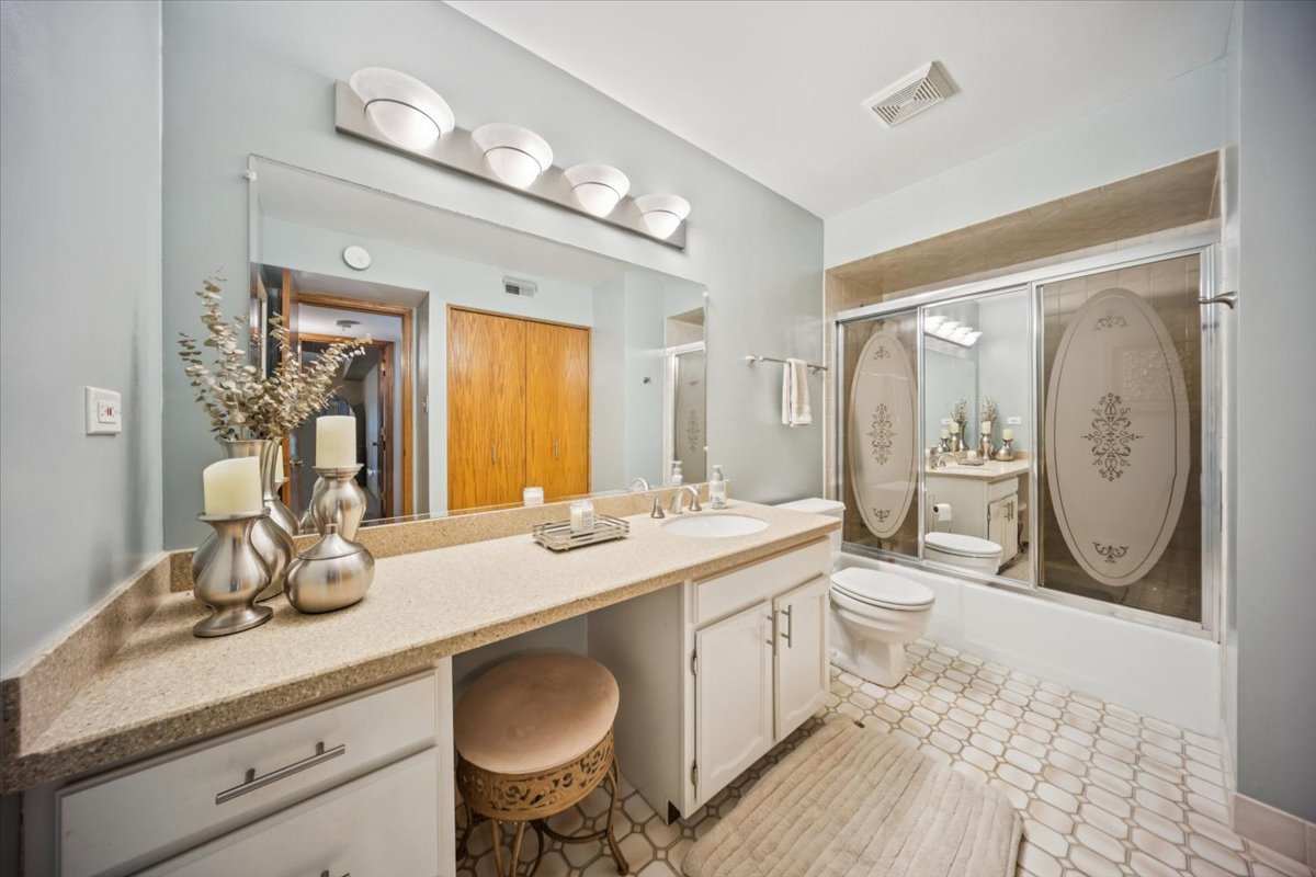 11030 S Theresa Circle #3D, Palos Hills, IL 60465