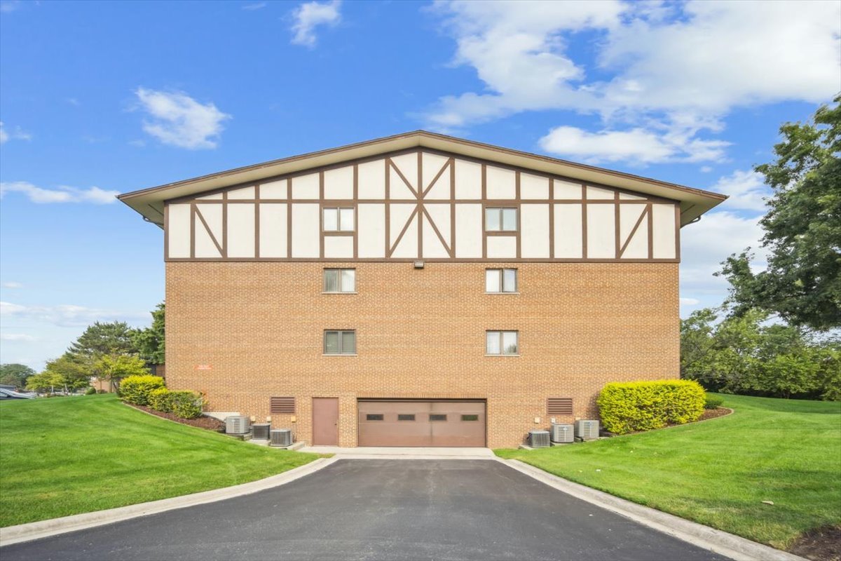 11030 S Theresa Circle #3D, Palos Hills, IL 60465