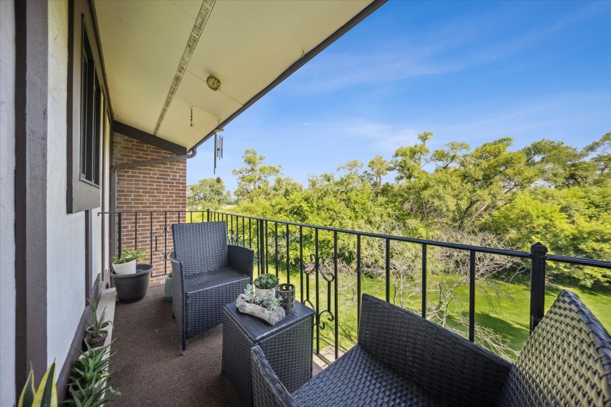 11030 S Theresa Circle #3D, Palos Hills, IL 60465