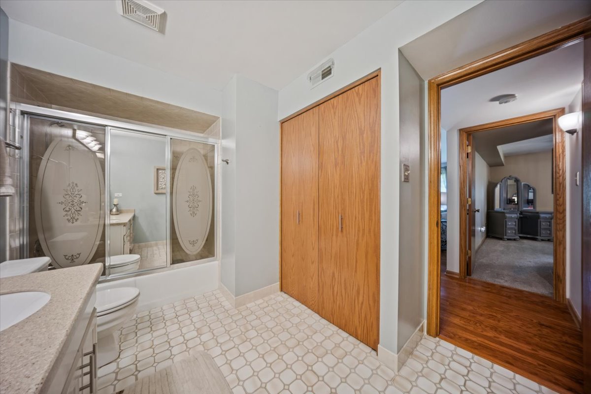 11030 S Theresa Circle #3D, Palos Hills, IL 60465