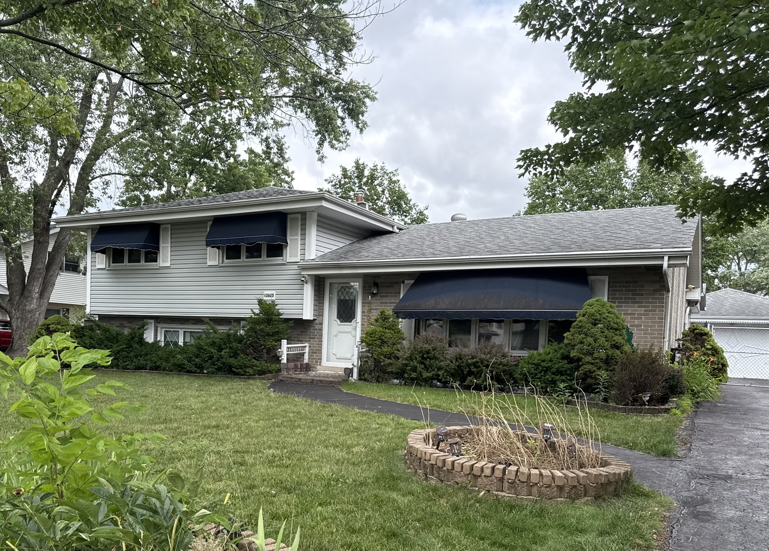 12625 S Menard Avenue, Palos Heights, IL 60463