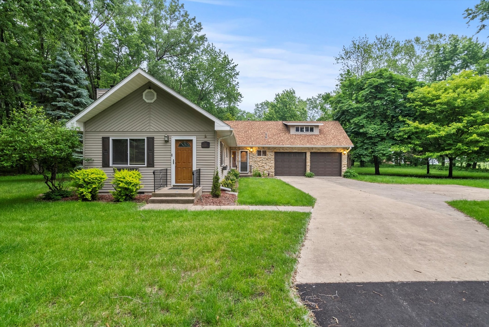741 N School Street, Braidwood, IL 60408