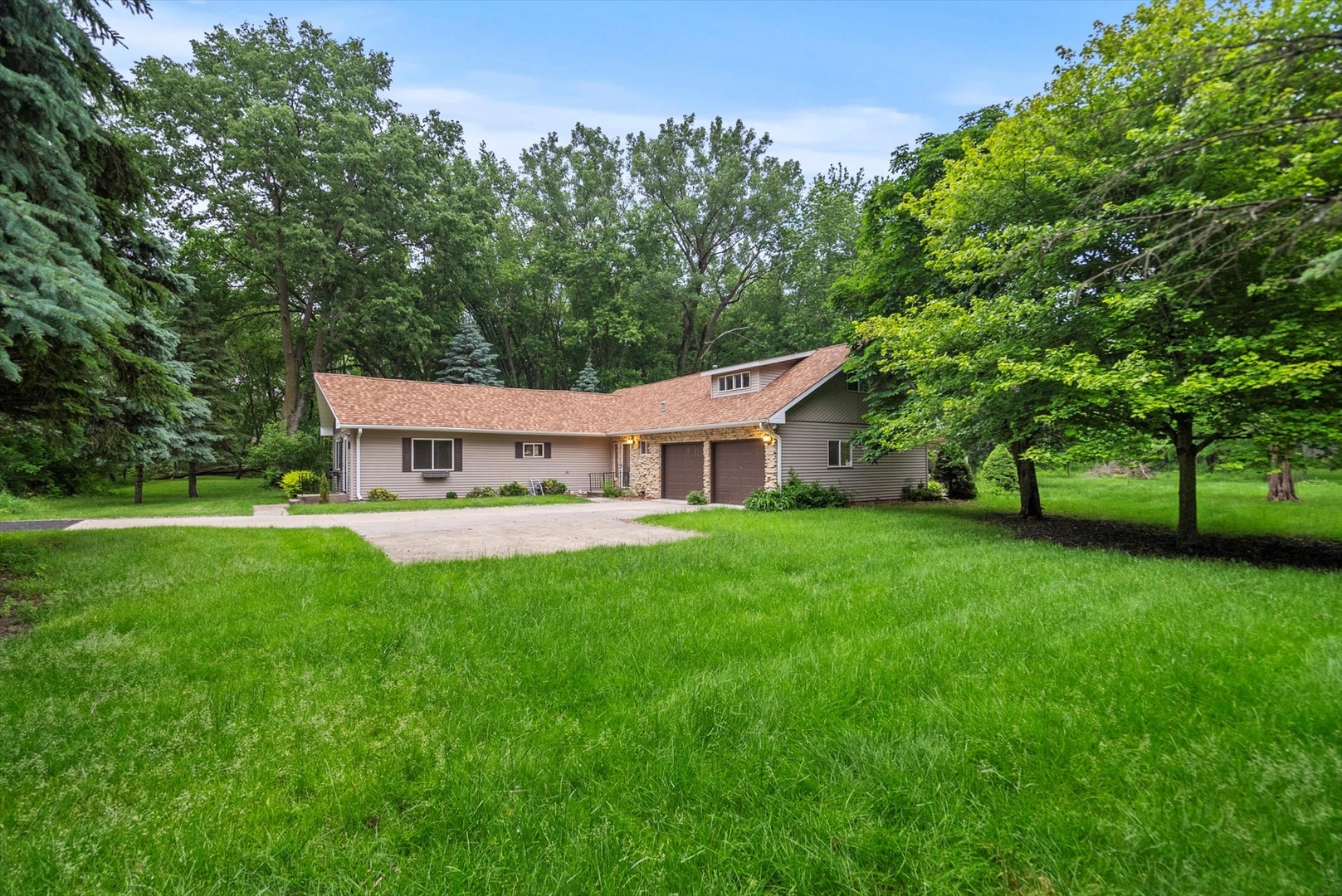 741 N School Street, Braidwood, IL 60408