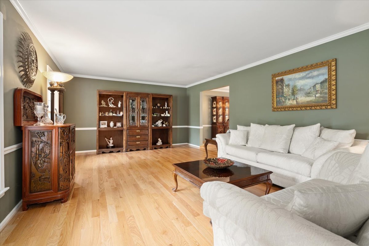 1544 Orth Court, Wheaton, IL 60189