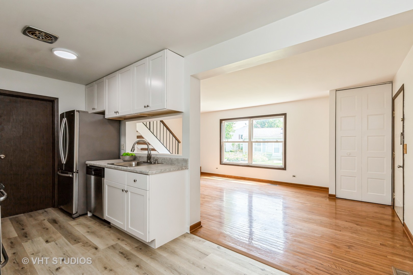315 Meadow Court, Vernon Hills, IL 60061